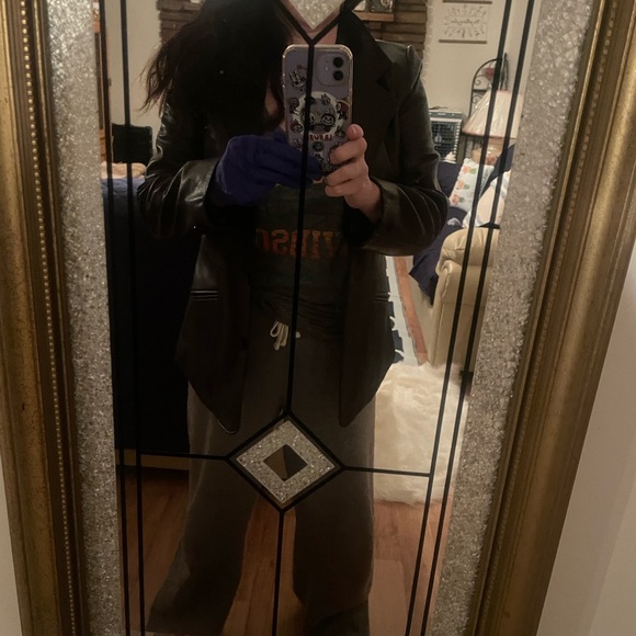 Women's Black lambskin leather Jacket - Picture 13 of 17